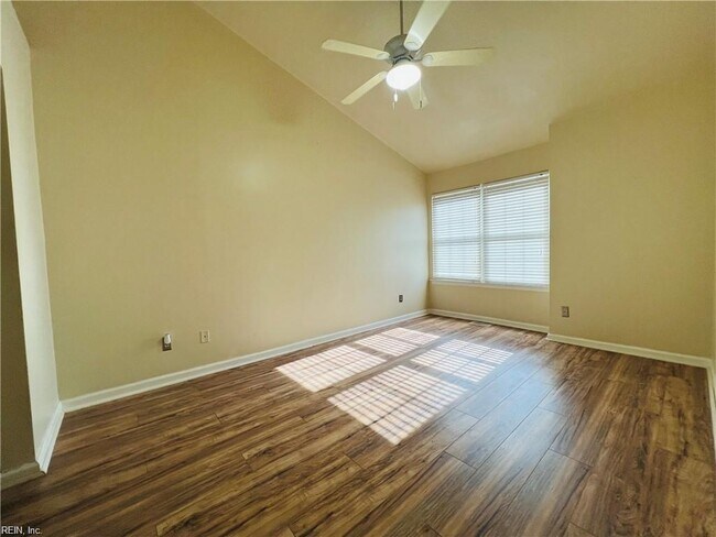 Building Photo - 12904 Daybreak Cir