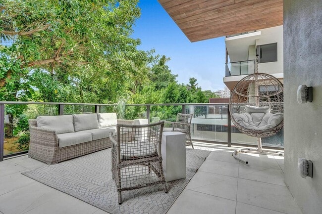 Building Photo - 3040 N Ocean Blvd