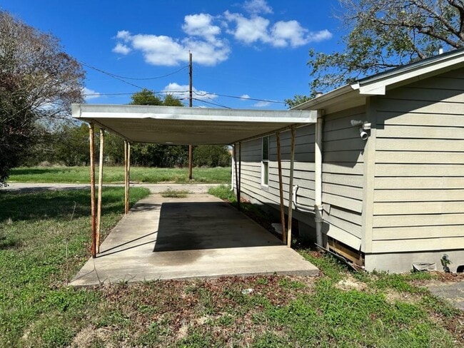 Building Photo - 802 Garrett Ave