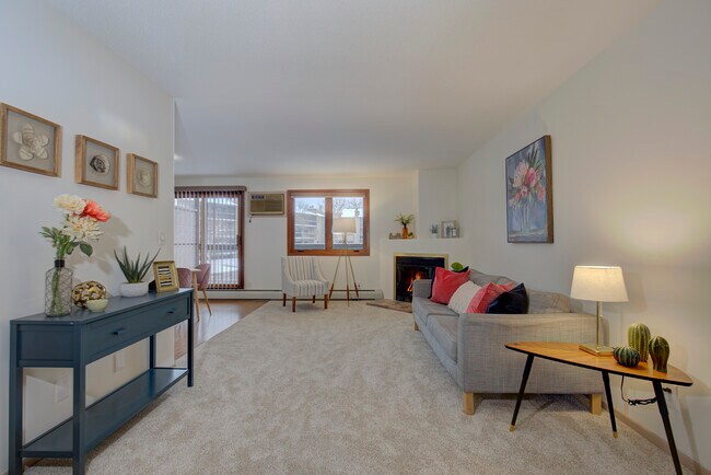 Building Photo - 4350 Trenton Ln N