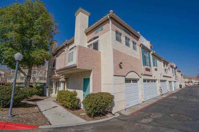 Primary Photo - 2 Bedroom Condo with Loft in Canyon Country!