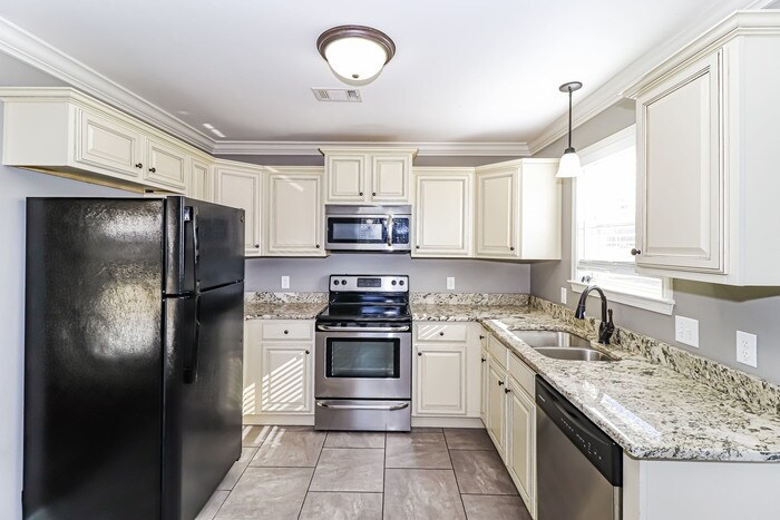 Building Photo - 303 Stone Creek Drive