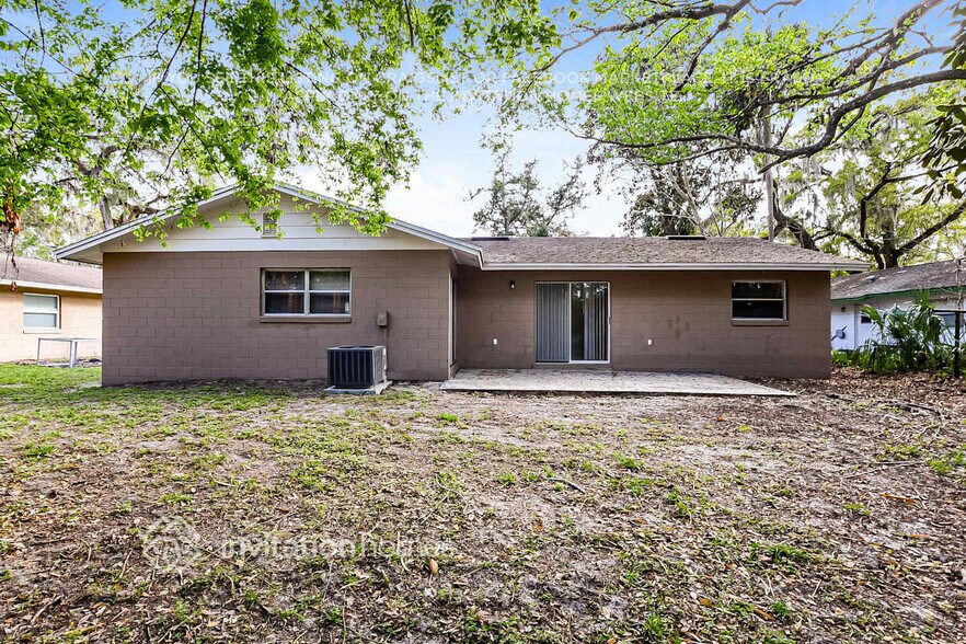 Building Photo - 984 Oak Dr