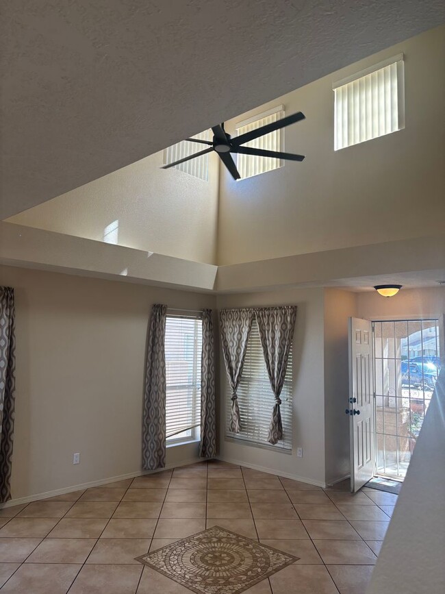 Building Photo - Charming 4-Bedroom Home in a Prime Location!