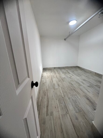 Building Photo - 3025 N Parkside Ave