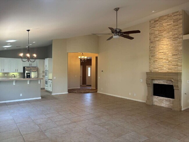 Building Photo - 45218 Coeur Dalene Dr
