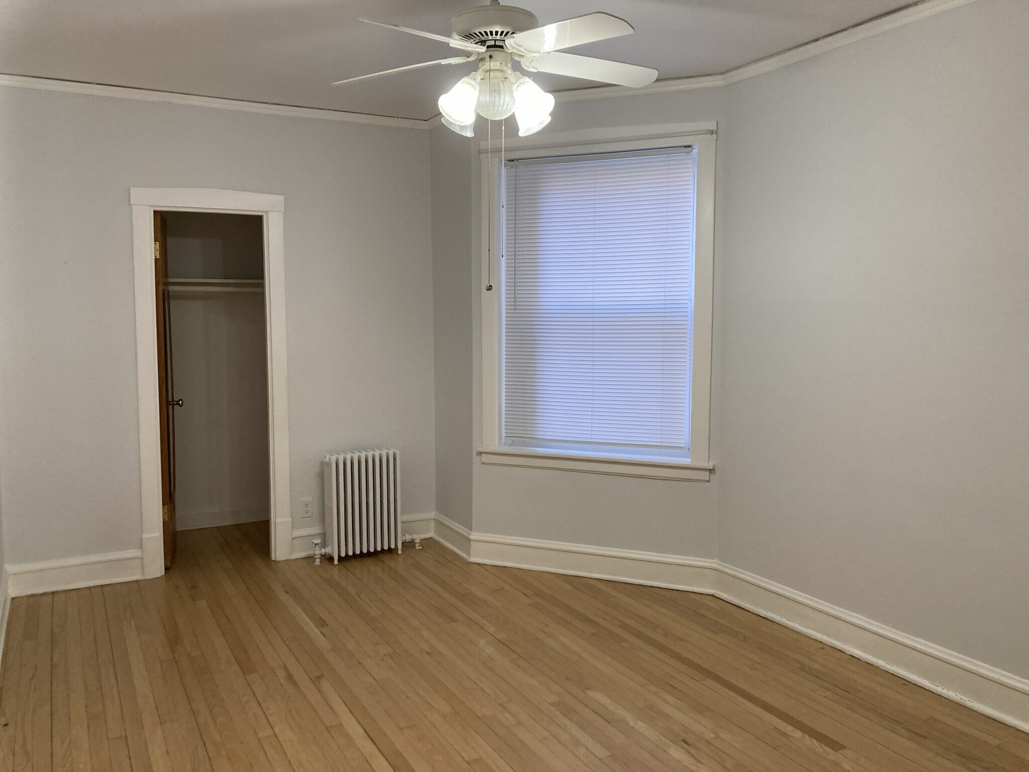 Building Photo - 2433 W Dakin St