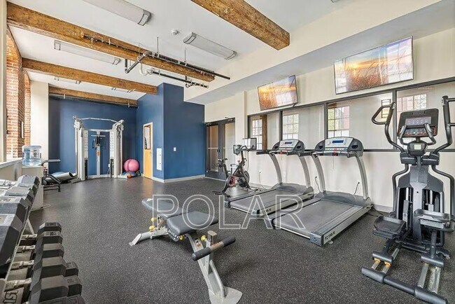 Building Photo - 154 Ave E