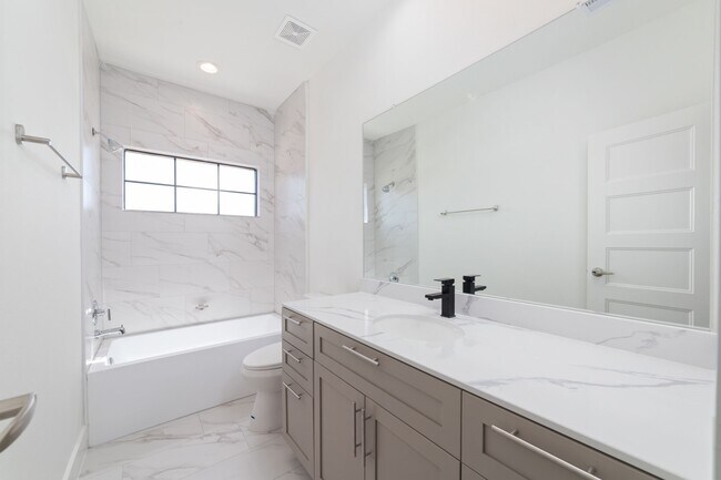 Building Photo - 11906 N Hoa Sen Cir