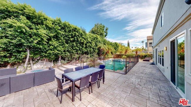 Building Photo - 4950 Densmore Ave