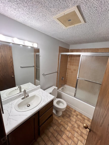 Building Photo - 123 N Locust St