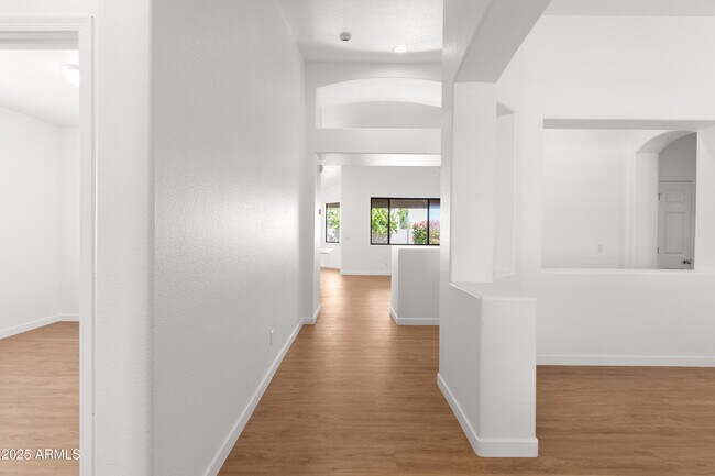 Building Photo - 8758 West Myrtle Ave
