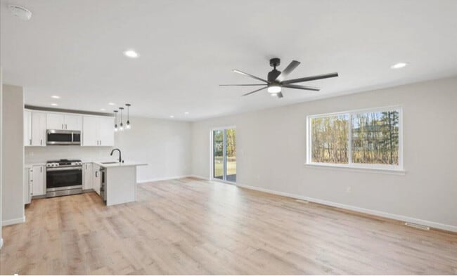 Building Photo - 323 Ashbrook Dr