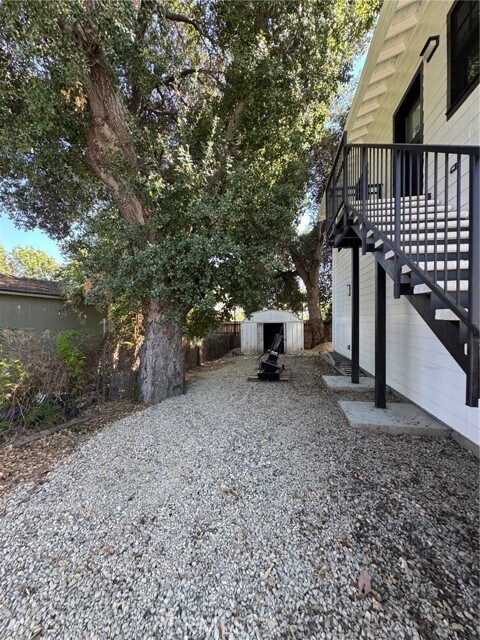 Building Photo - 122 E Brookdale Pl