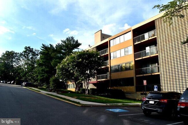 Building Photo - 4 S Van Dorn St