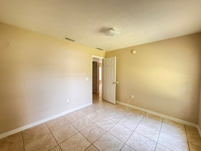Building Photo - THIS IS NOT AVAILABLE FOR SHOWING UNTIL MI...