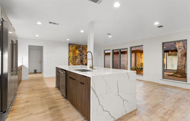 Building Photo - 9415 Hill View Dr