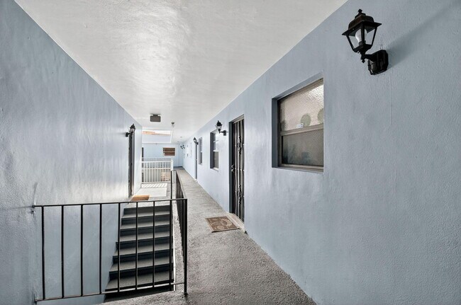 Building Photo - 1735 NE 164th St