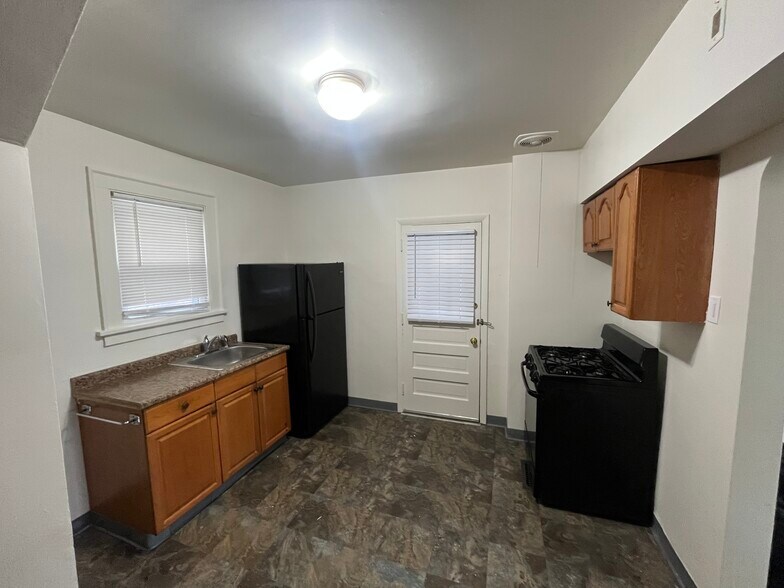 Building Photo - 1801 Universal Rd