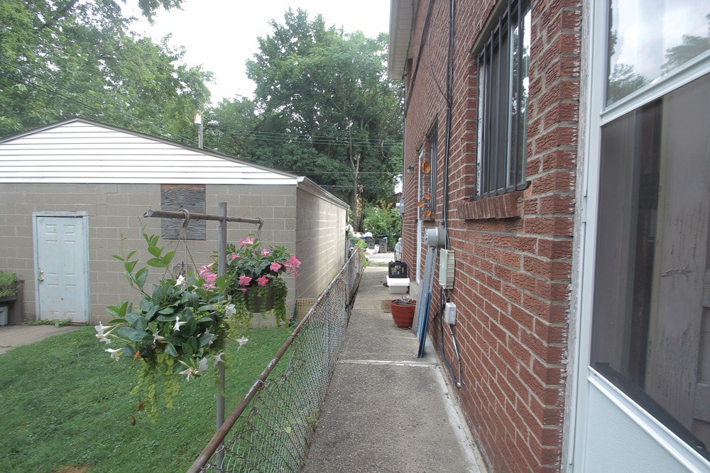 Building Photo - 419 Franklin Ave