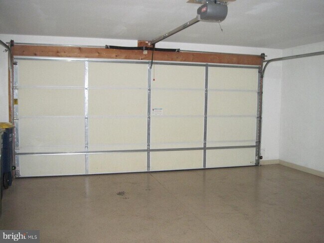 Building Photo - 7014 Seneca Ridge Dr