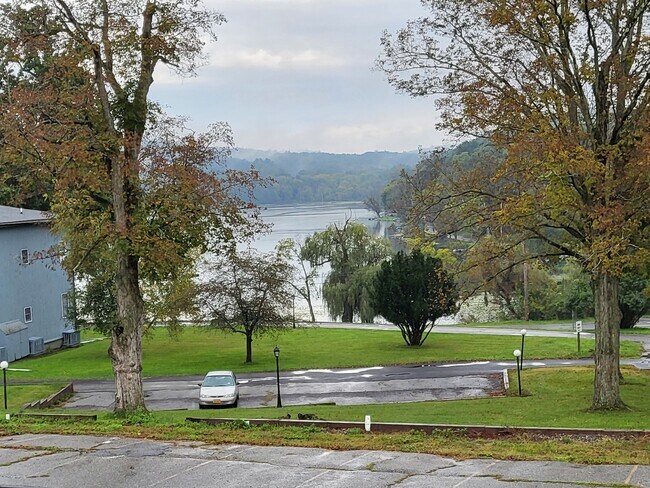 Lake Views - 15 E Hunns Lake Rd