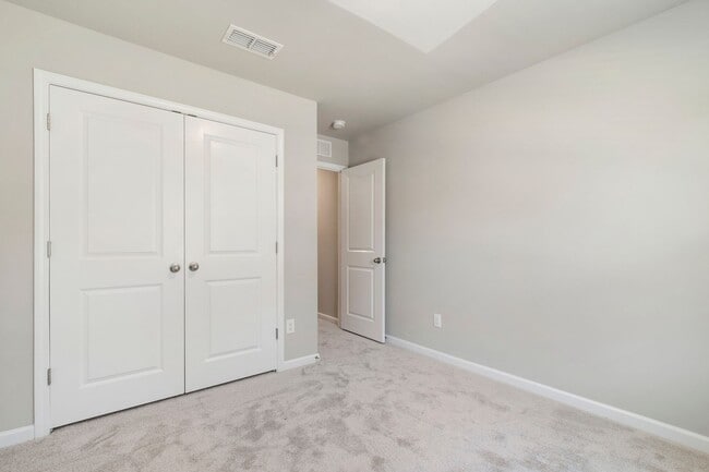 Building Photo - Modern 3-Bedroom Townhome with Luxury Fini...