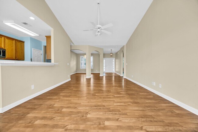 Building Photo - 101 Zinnia Dr