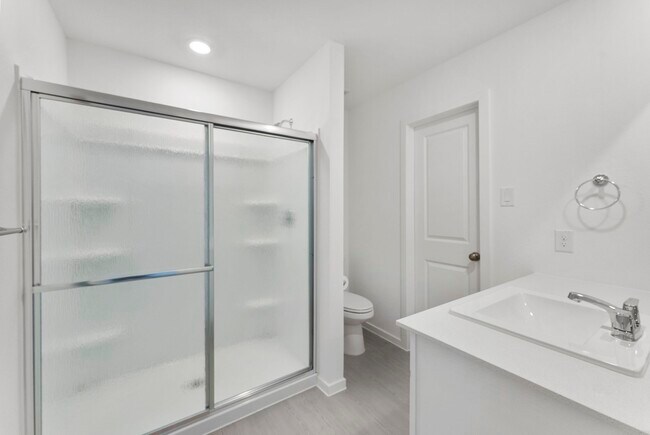 Building Photo - 706 Umbrella Tree Dr