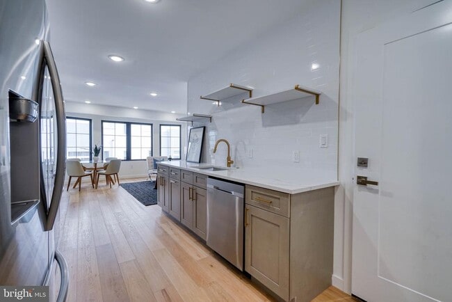 Building Photo - 850 N 19th St