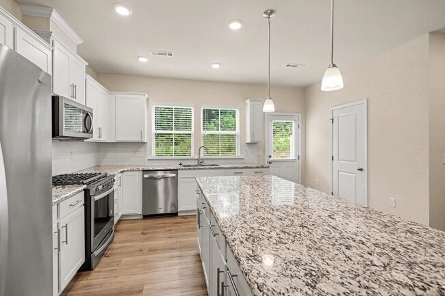 Building Photo - 909 Falls Grove Trl