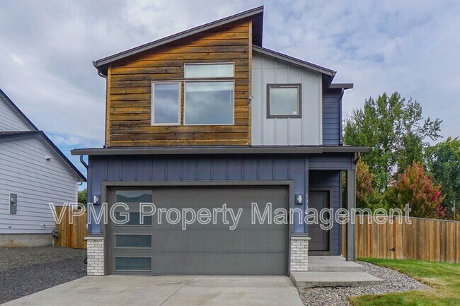 Building Photo - 5004 NE 85th Cir