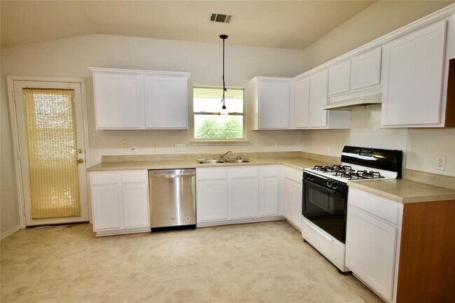 Building Photo - 1217 Tudor House Rd