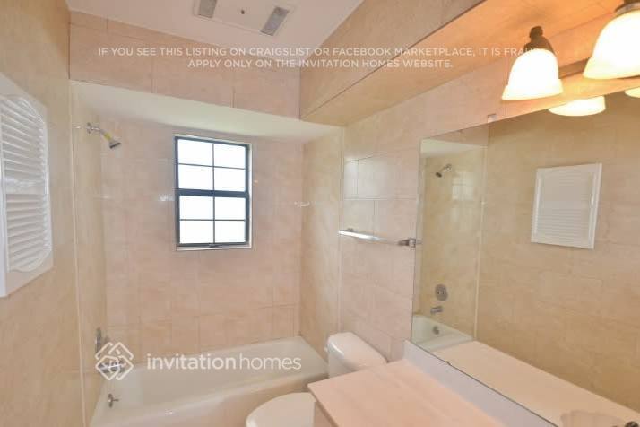 Building Photo - 885 Rayston St