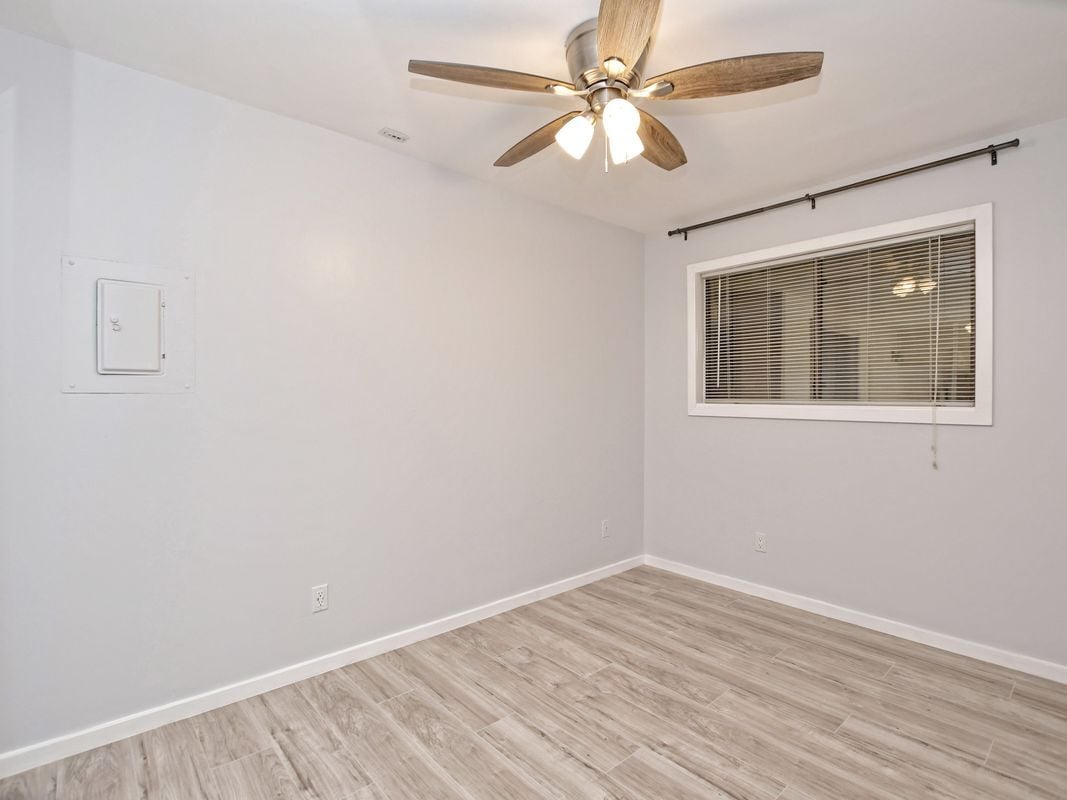 Building Photo - 2500 Burleson Ct