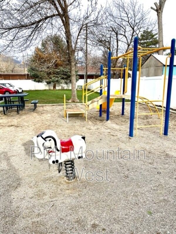 Building Photo - 55 Peregrine Ln