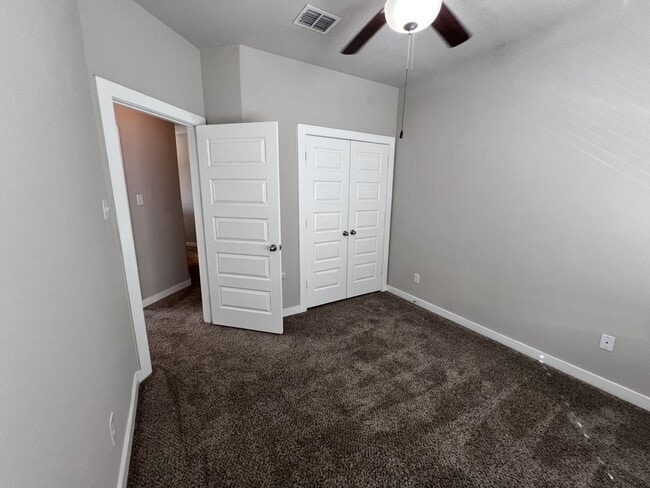 Building Photo - Beautiful Townhouse in New Braunfels!