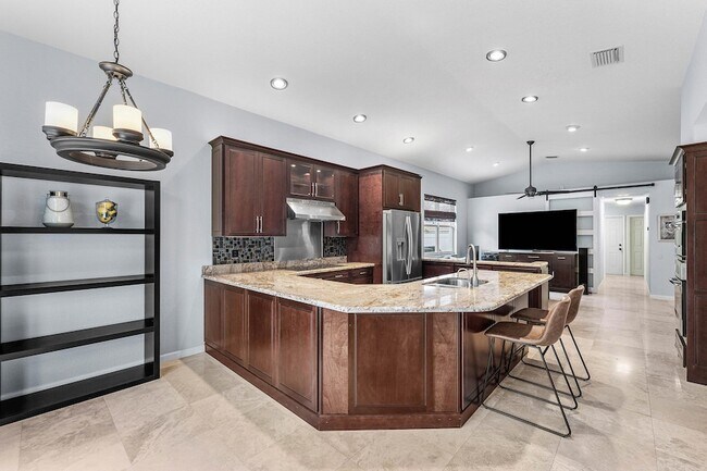 Building Photo - 7076 Middlebury Dr