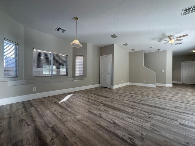 Building Photo - 4 Bedroom Home + Downstairs Office | Move-In Ready