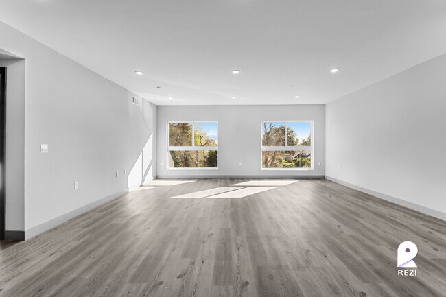 Building Photo - 7040 Woodman Ave