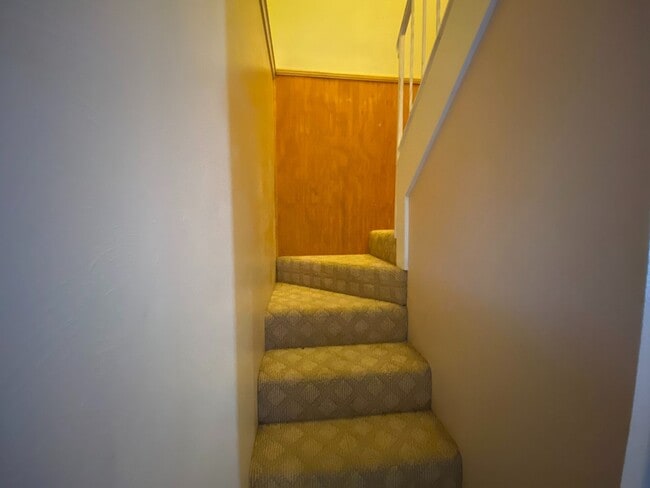 Building Photo - Townhouse Located In Carriage Square