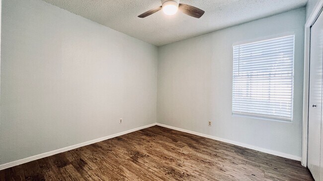 Building Photo - 60% Agent Commission Offered!!!: Great Dup...