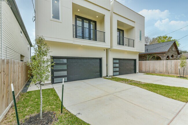 Building Photo - 3032 Gray St