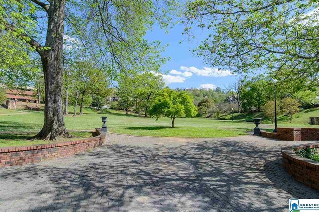 Building Photo - 2600 Highland Ave