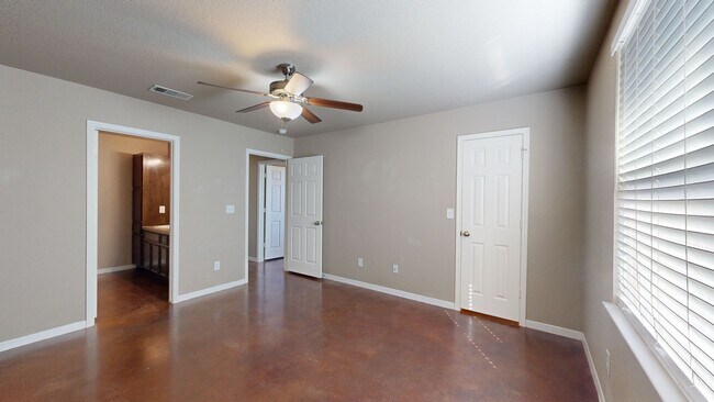 Building Photo - 1705 Aztec Trce