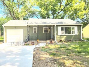 Building Photo - 2416 SW 25th Dr