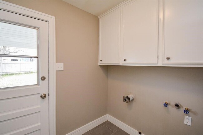 Building Photo - 8518 Braesview Ln