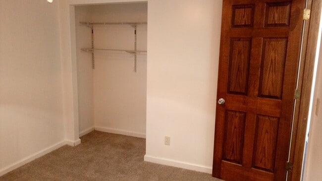 Building Photo - Amazing Country property!