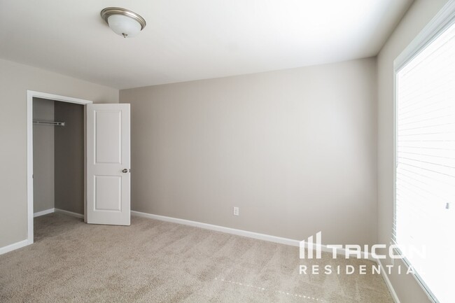 Building Photo - 489 Trickum Hill Dr