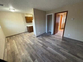Building Photo - 1 Bed 1 Bath Remodeled! Near K-State! Available May 1!